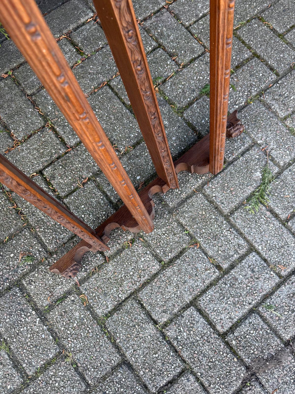 Antiek houten bordenrek