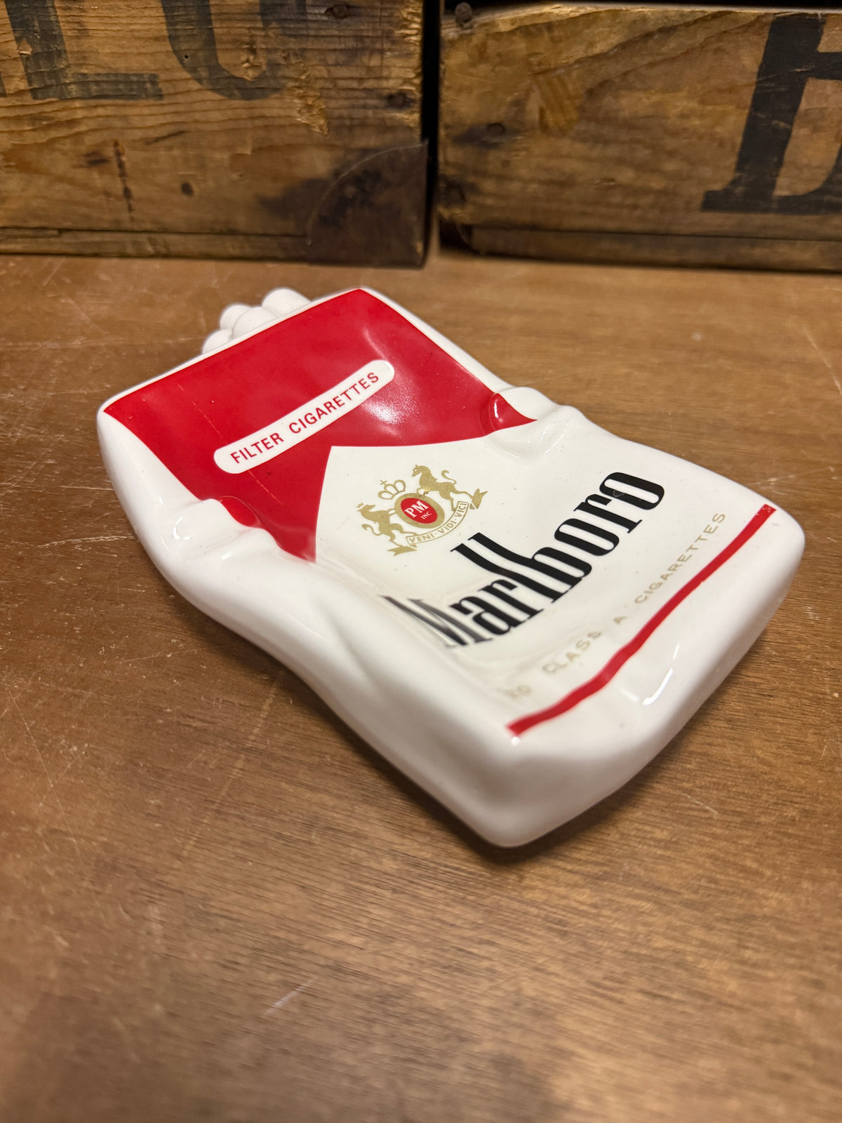 Marlboro verkreukeld pakje reclameasbak