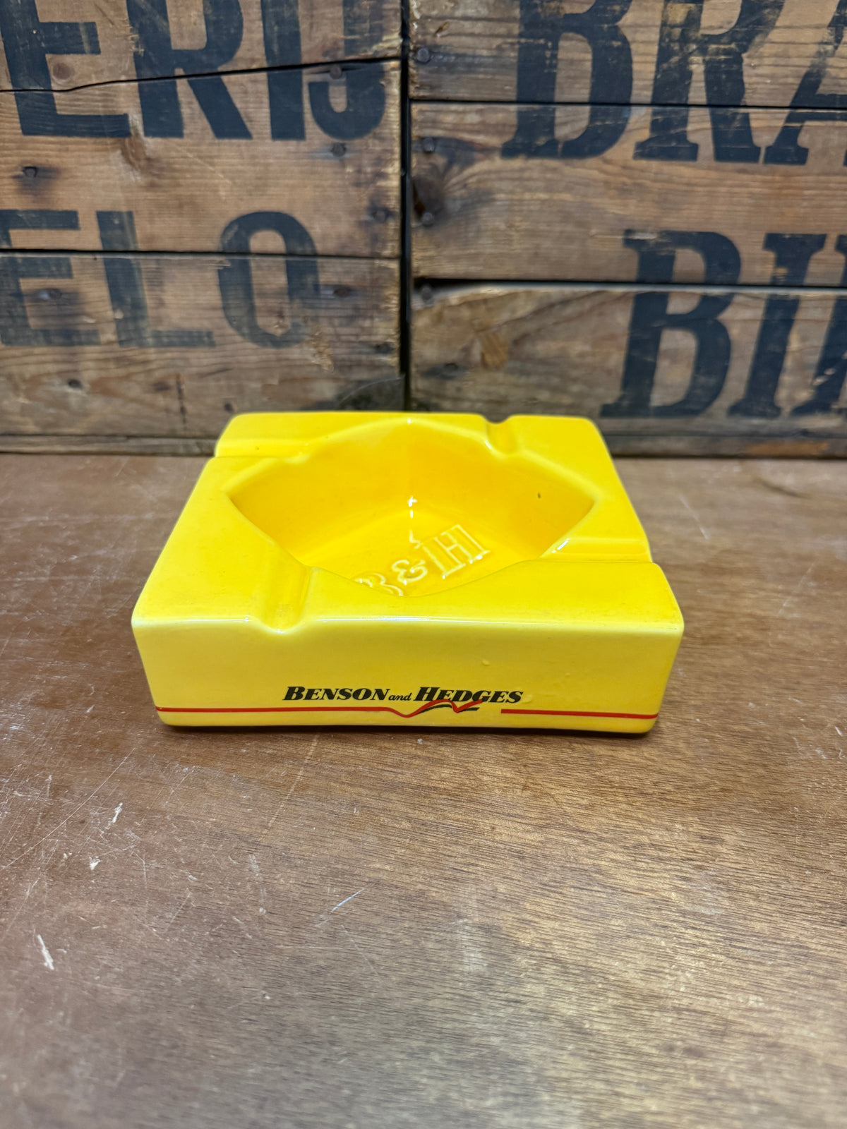 Benson & Hedges zwart gele reclameasbak