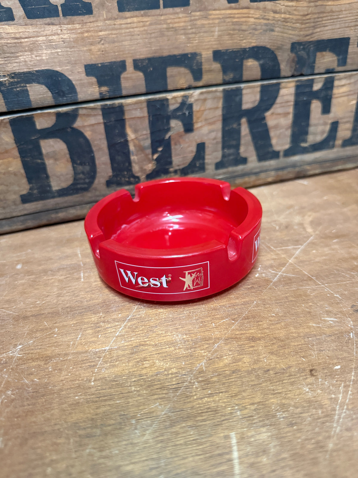 West Cigarettes reclameasbak