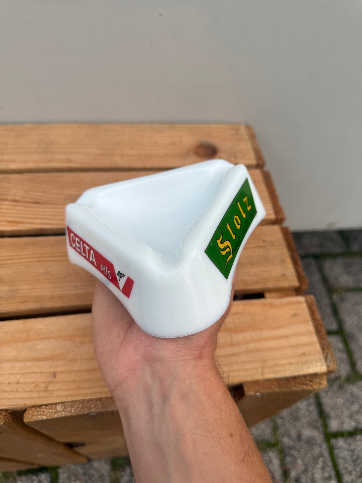 Celta Pils Stolz reclame asbak driehoek
