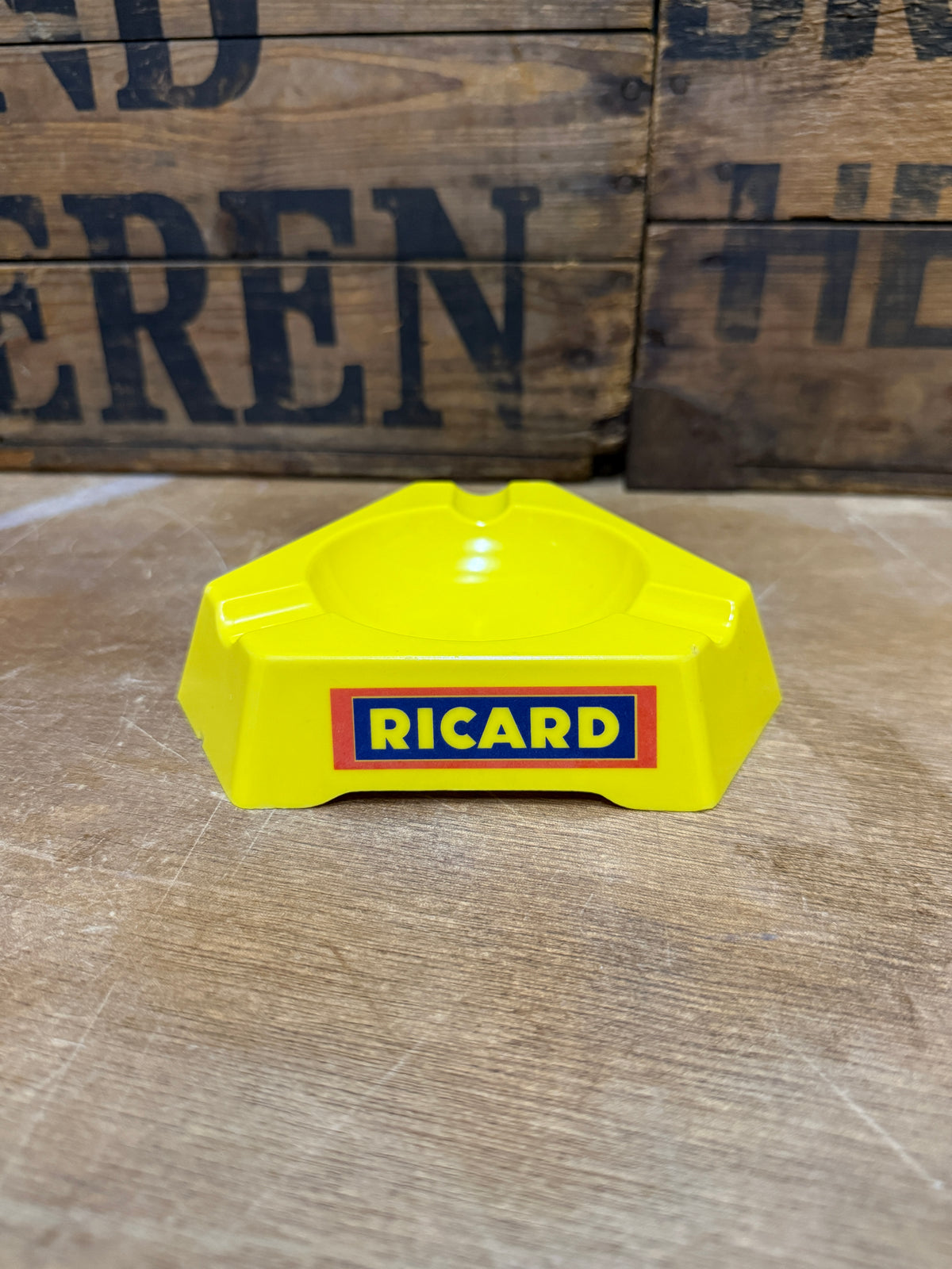 Vintage Ricard Mebel reclameasbak geel