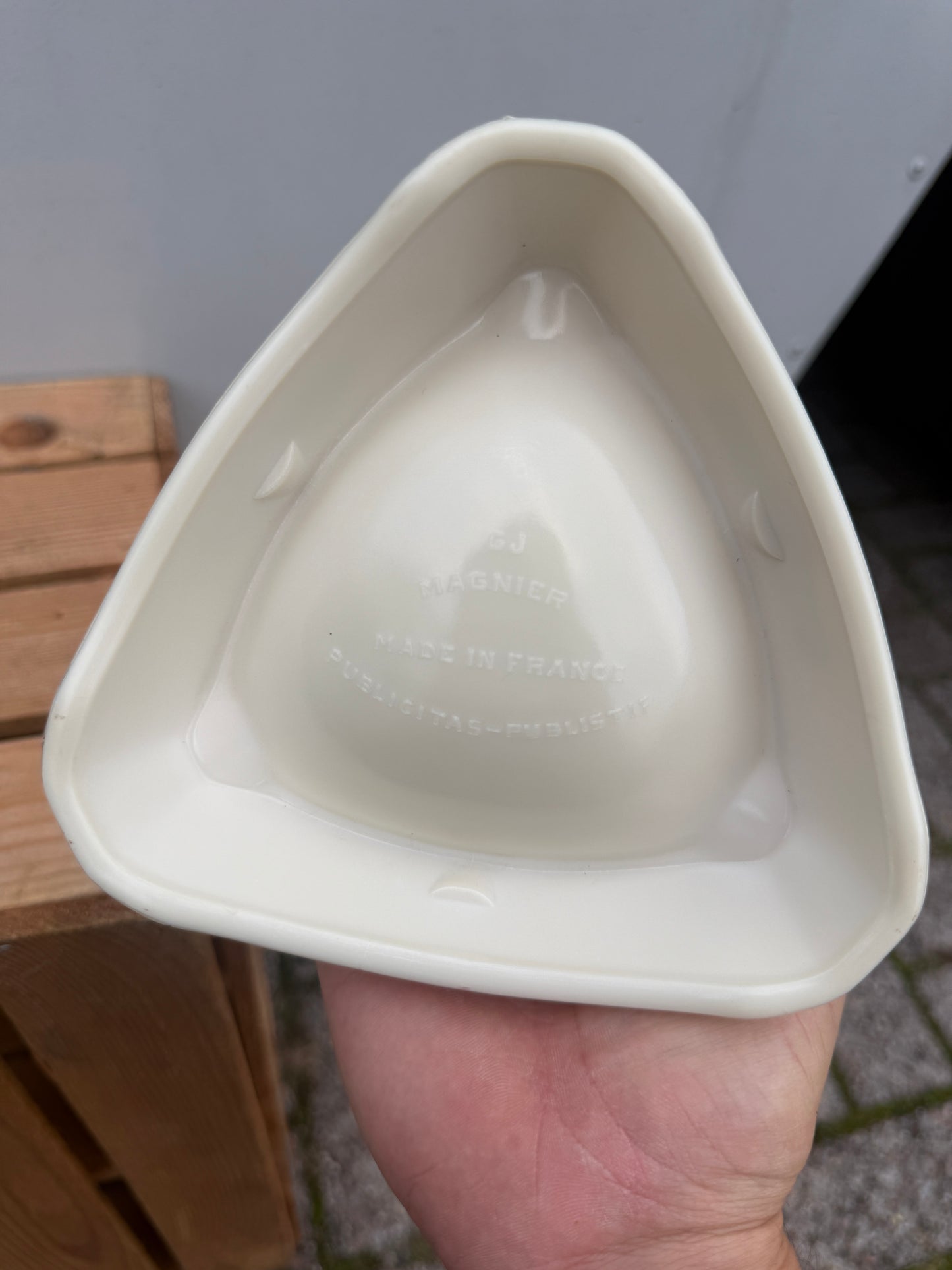Martini opaalglas reclame asbak driehoek