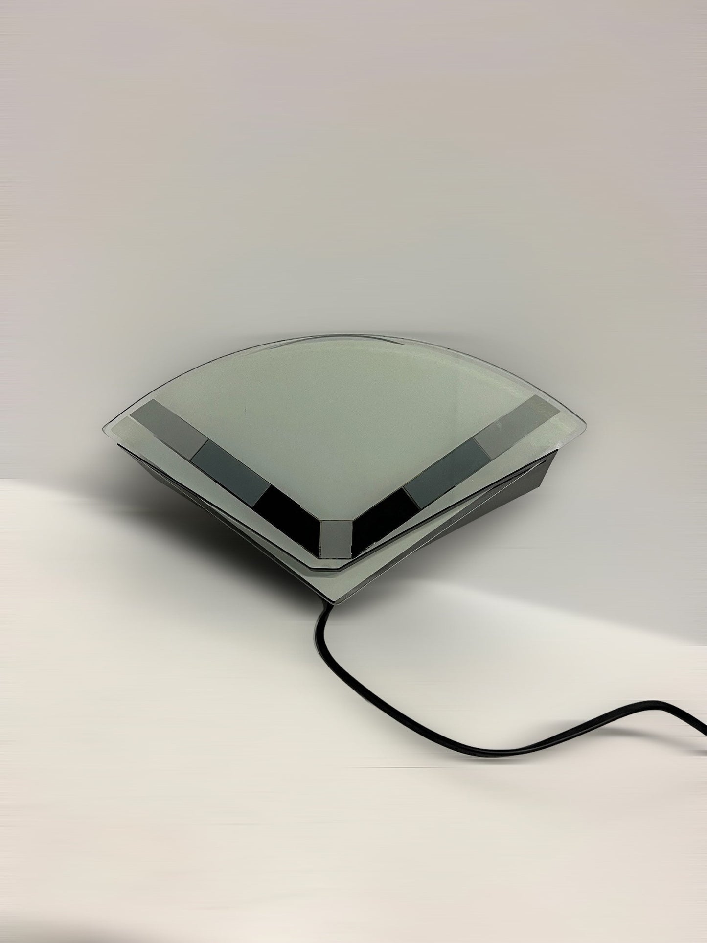 Vintage jaren 80 Massieve Wandlamp - Art Deco Style Design - Glas Metaal - Driehoekig Dutch Design