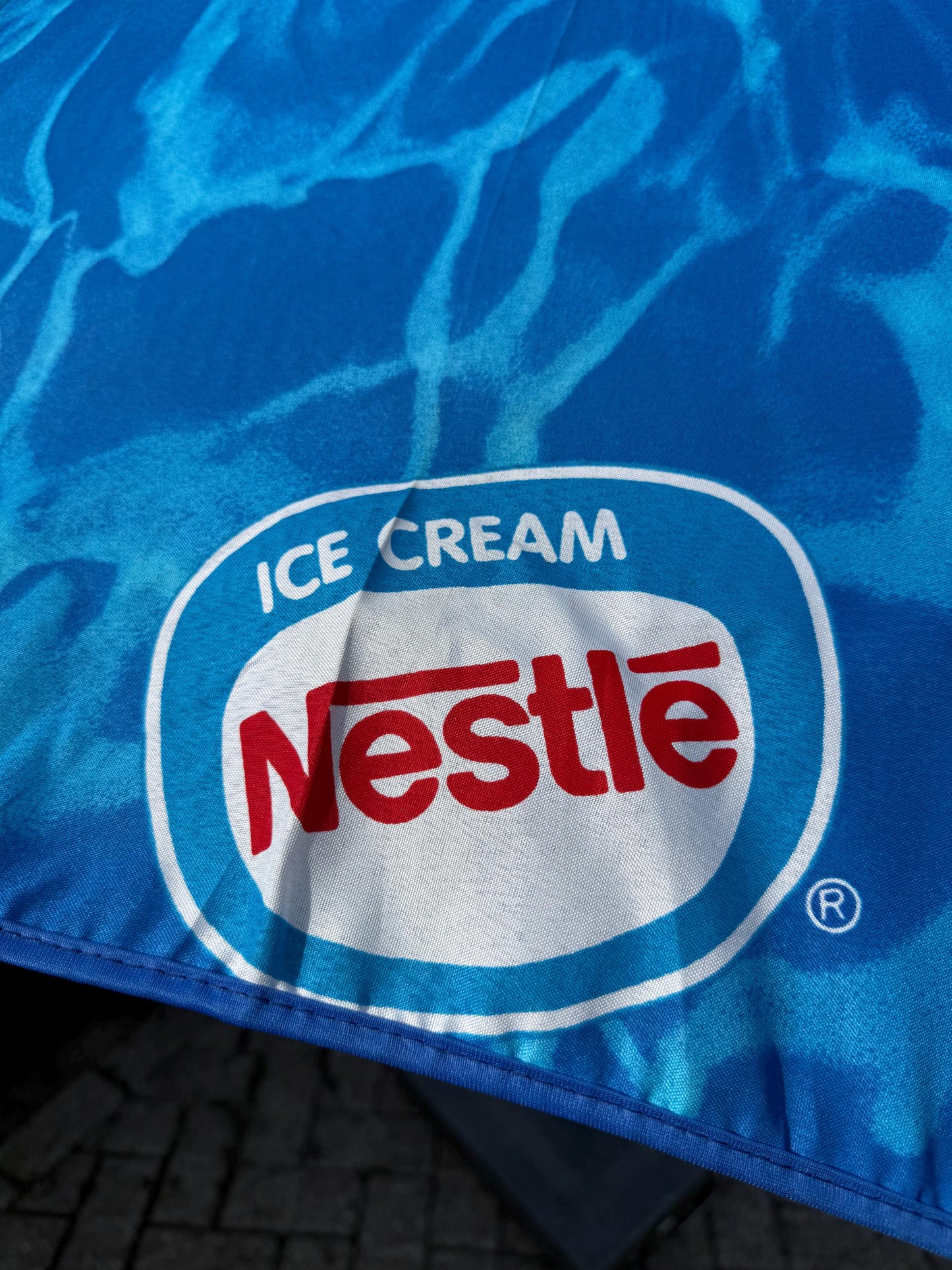 Vintage Nestlé Ice Cream Umbrella, Blue Advertising Parasol, Retro Patio Umbrella, Terrace Umbrella, Beach Umbrella 1990s