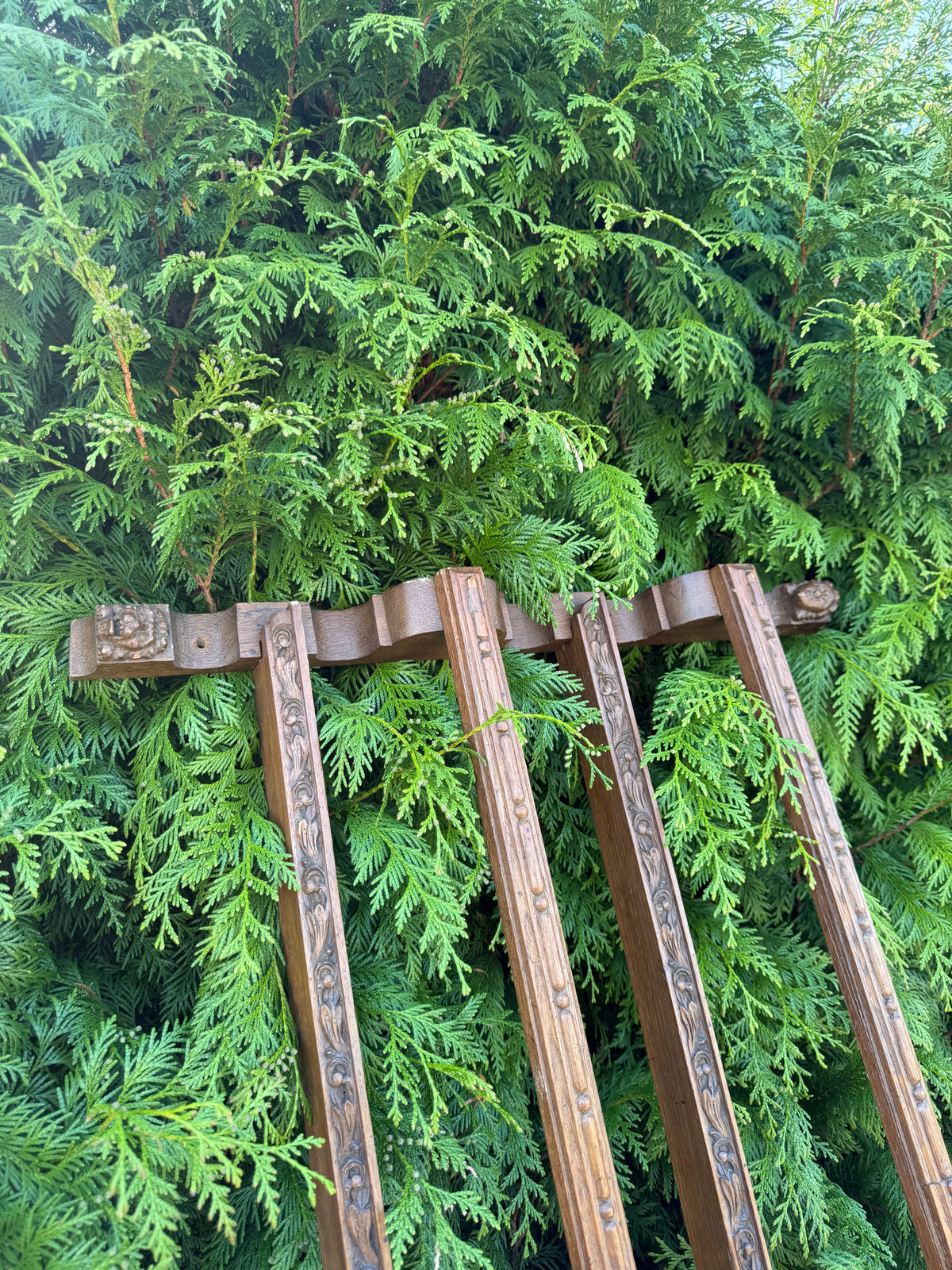 Antiek houten bordenrek groot