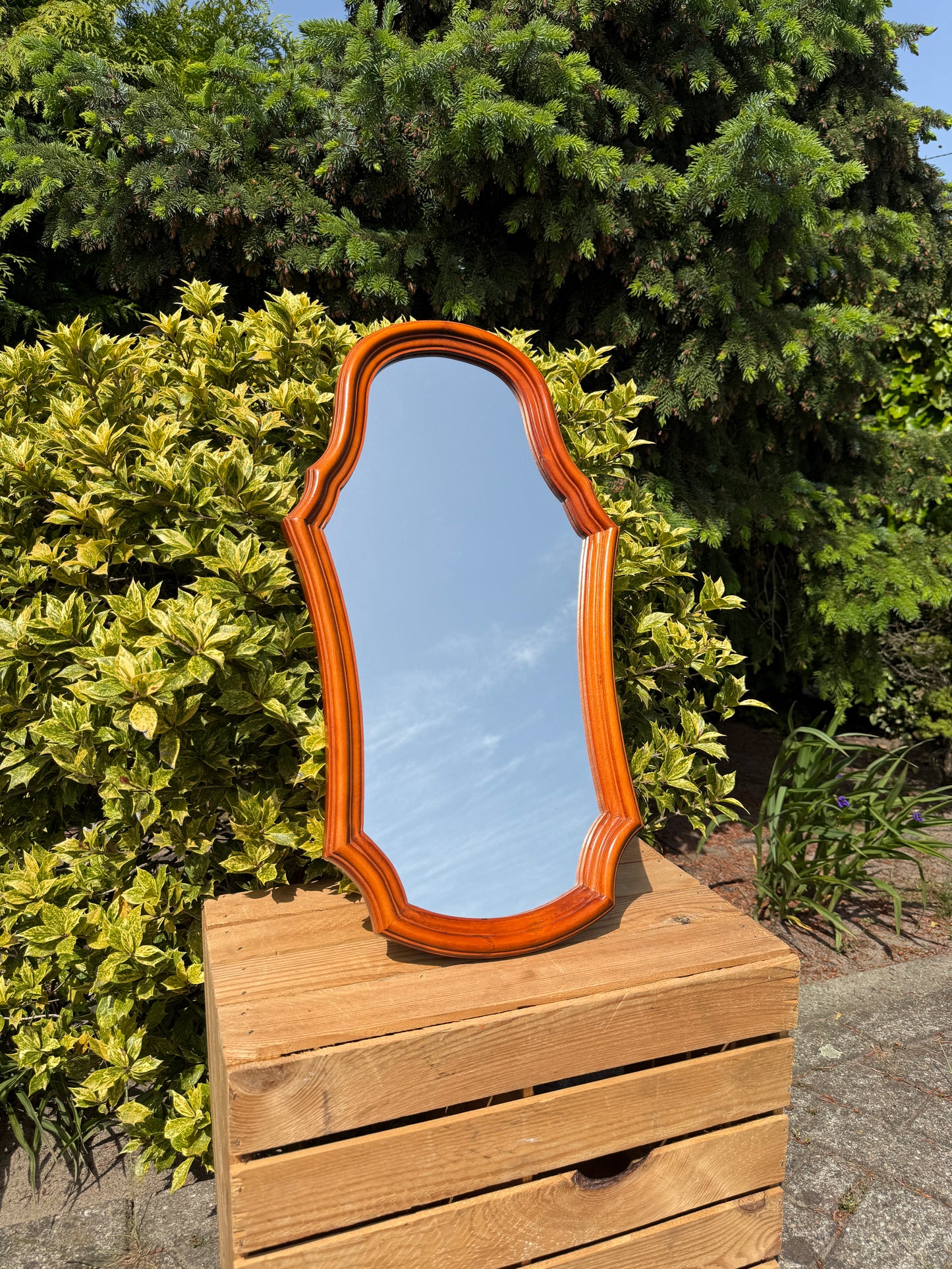 Vintage Houten Wandspiegel met Sierlijke Lijst