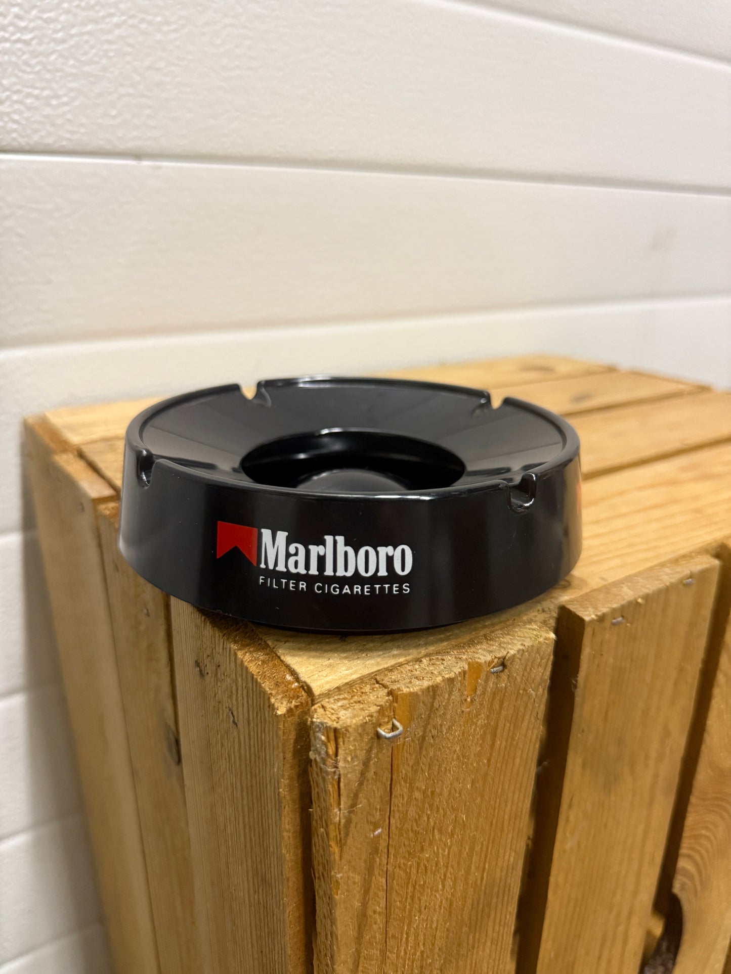 Marlboro reclame asbak zwart Ornamin