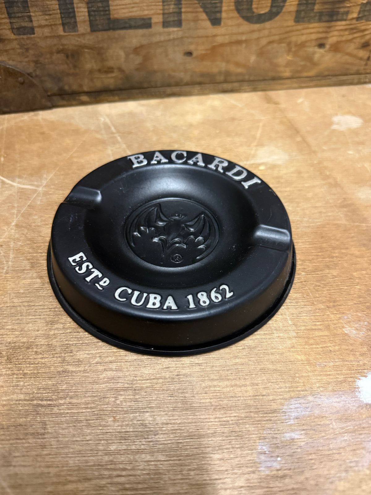 Vintage Bacardi lichtmetalen reclameasbak zwart
