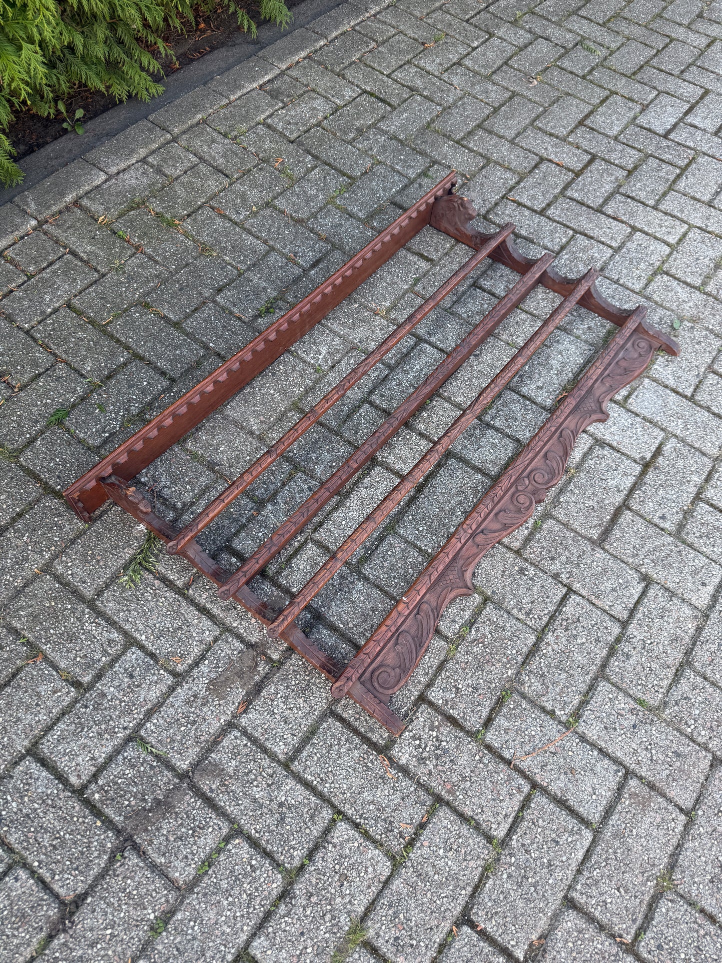 Antiek houten bordenrek