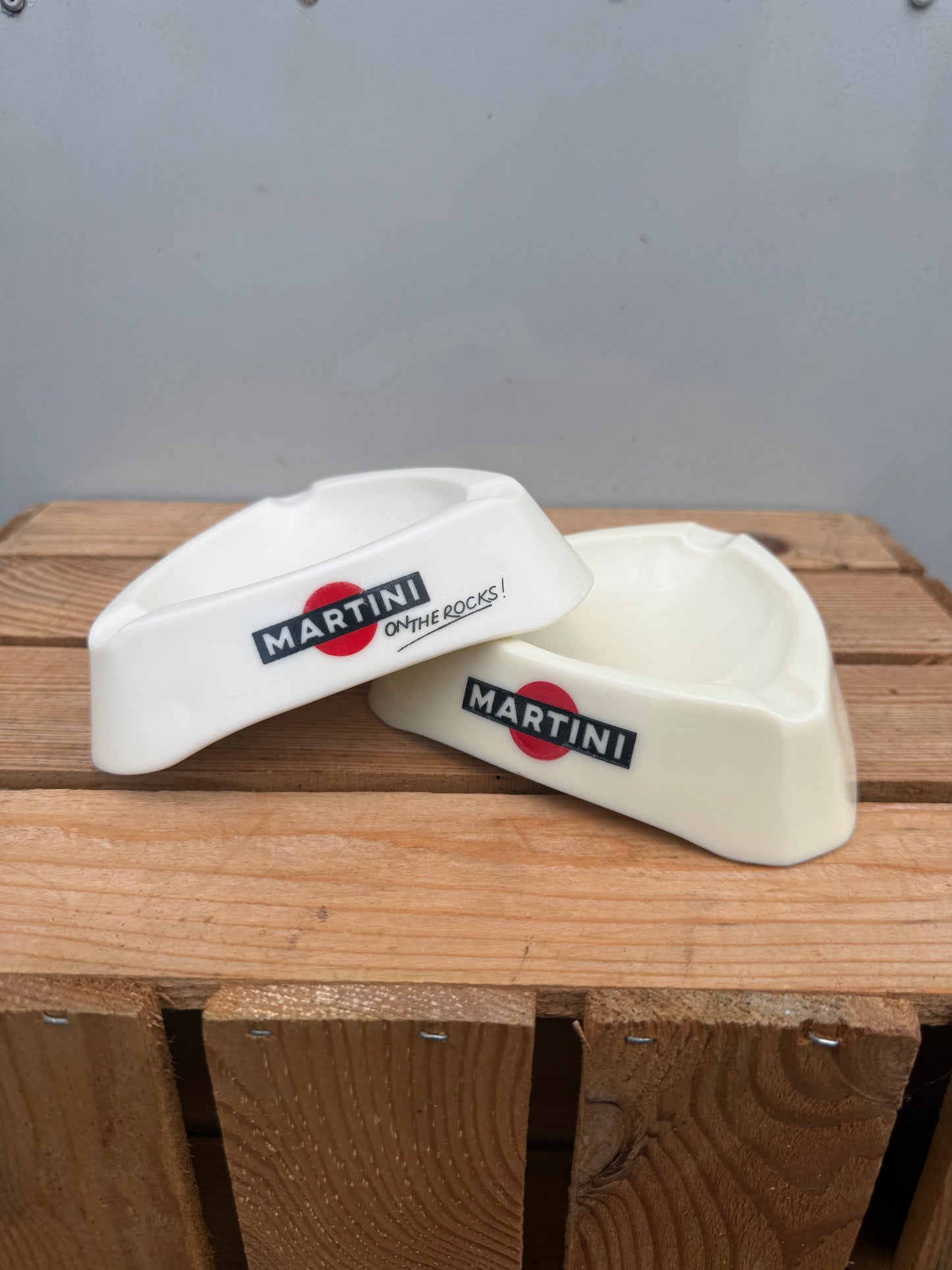 Martini opaalglas reclame asbak driehoek