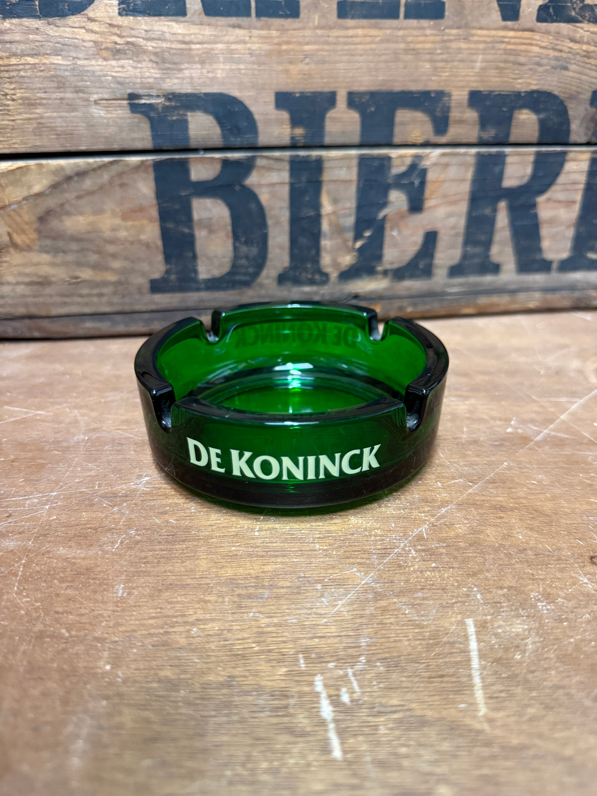 Vintage glazen reclame asbakken donkere kleuren