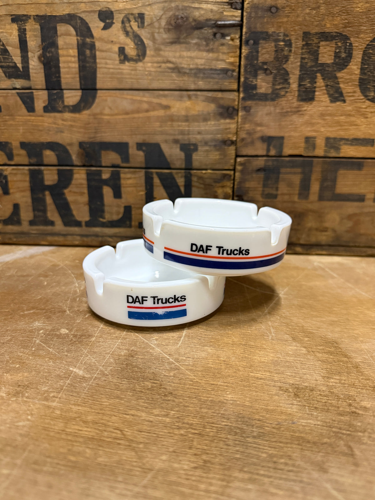 Vintage DAF Trucks opaalglas reclameasbakken