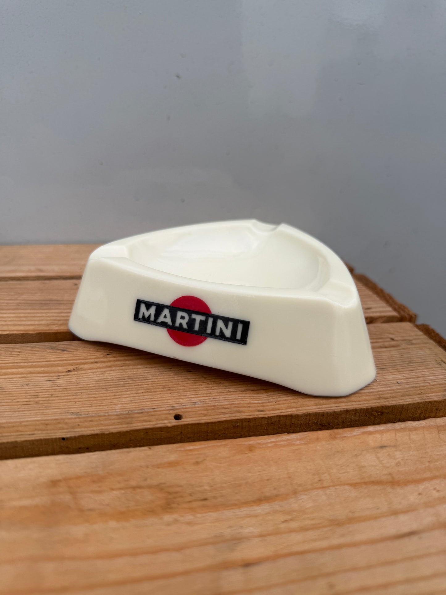 Martini opaalglas reclame asbak driehoek