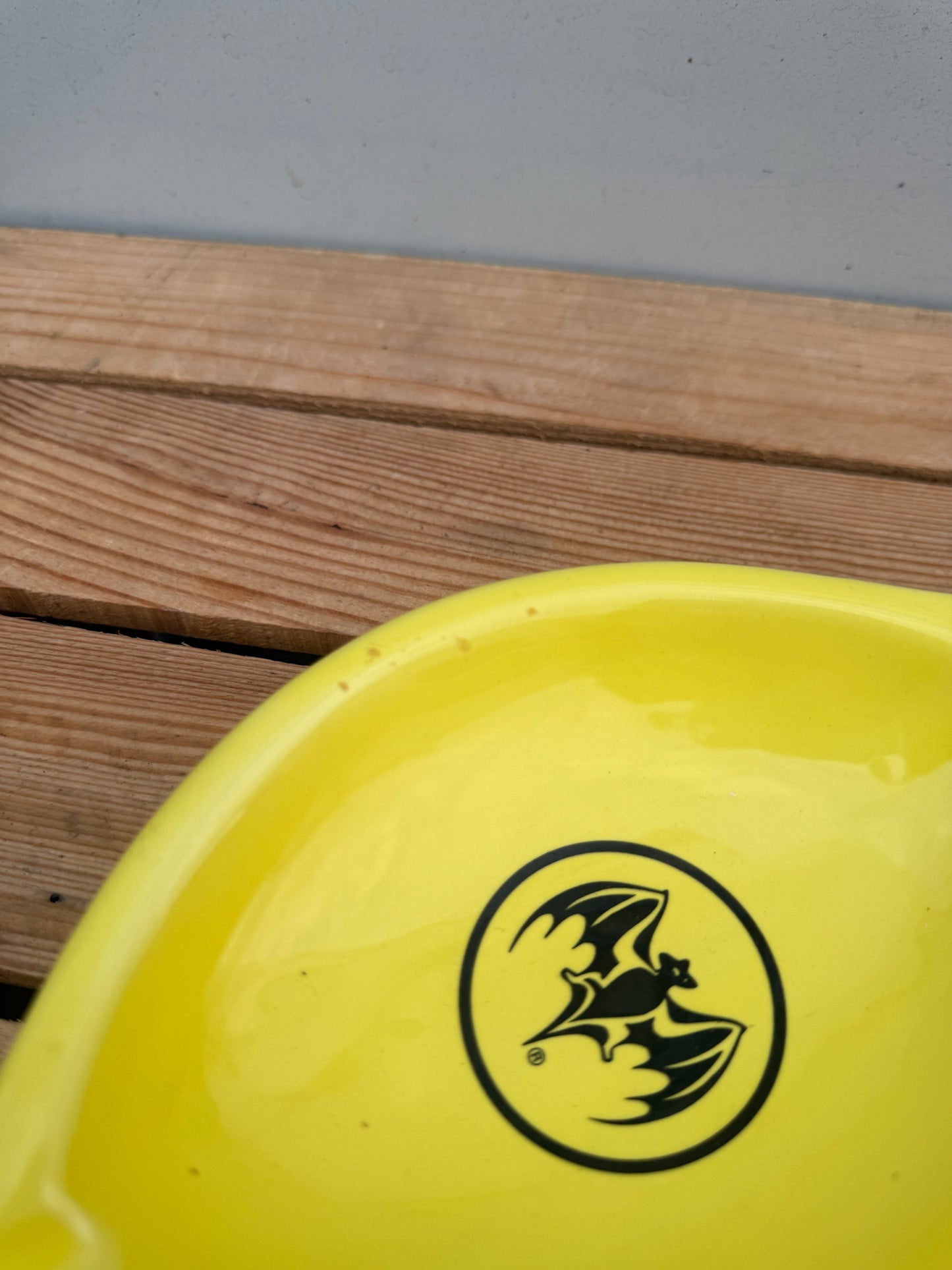Bacardi Limón reclame asbak druppelvorm