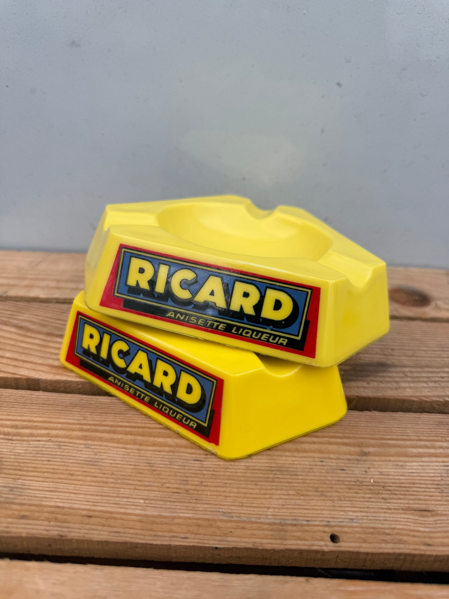 Ricard reclame asbak geel Opalex driehoek