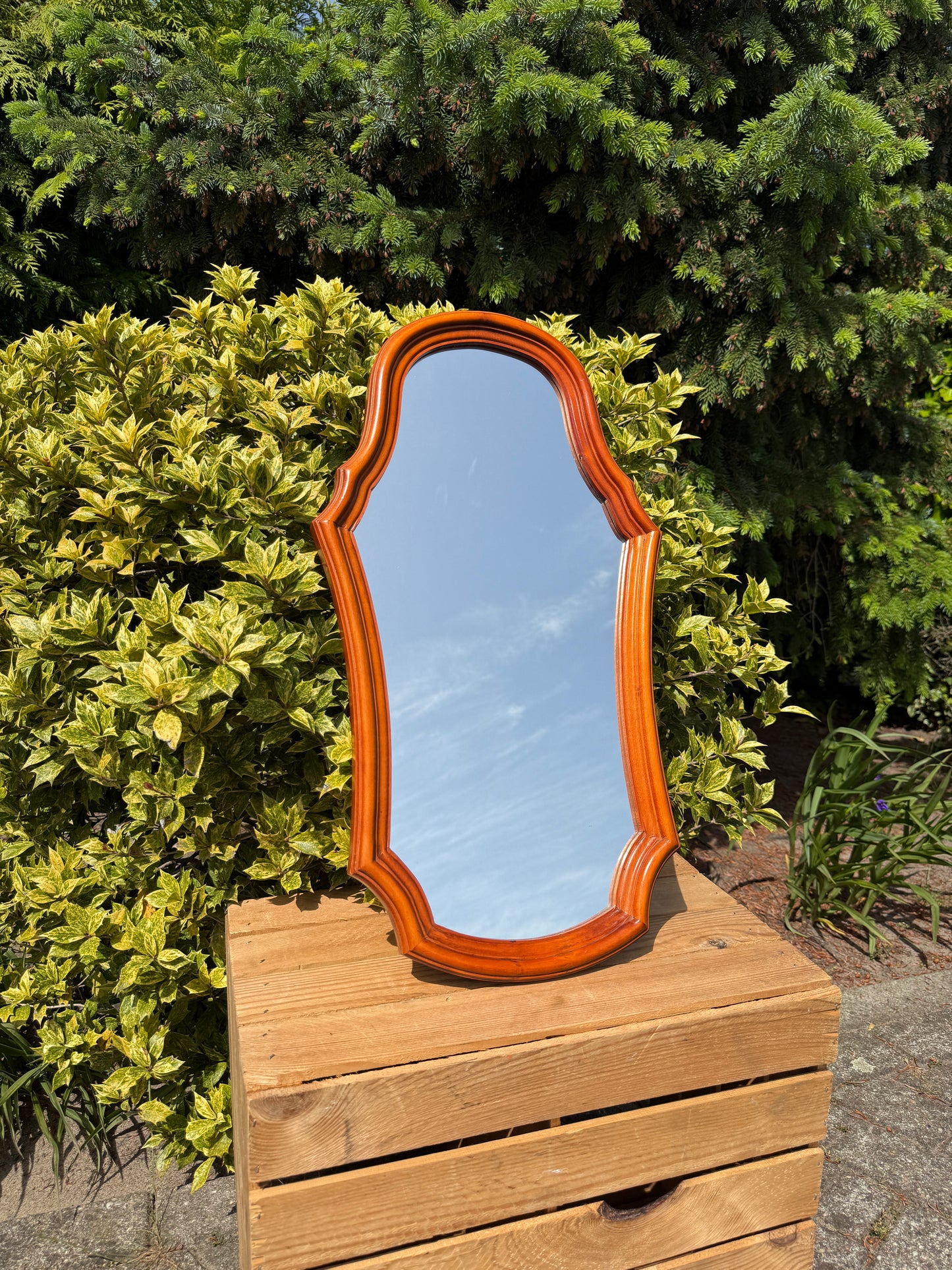 Vintage Houten Wandspiegel met Sierlijke Lijst