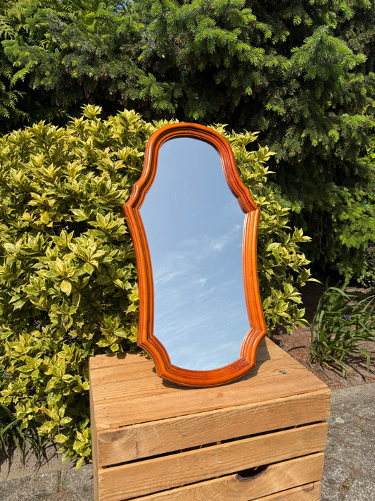 Vintage Houten Wandspiegel met Sierlijke Lijst