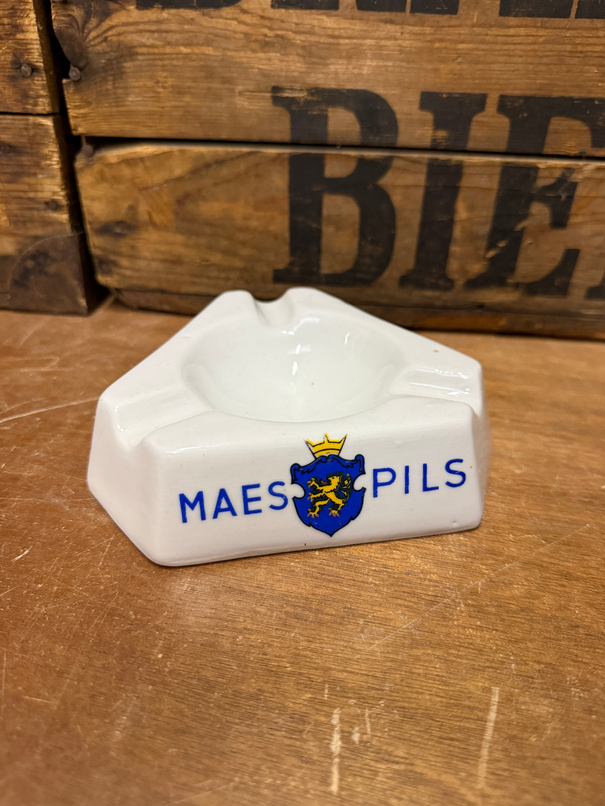 Maes Pils driehoekige reclameasbak