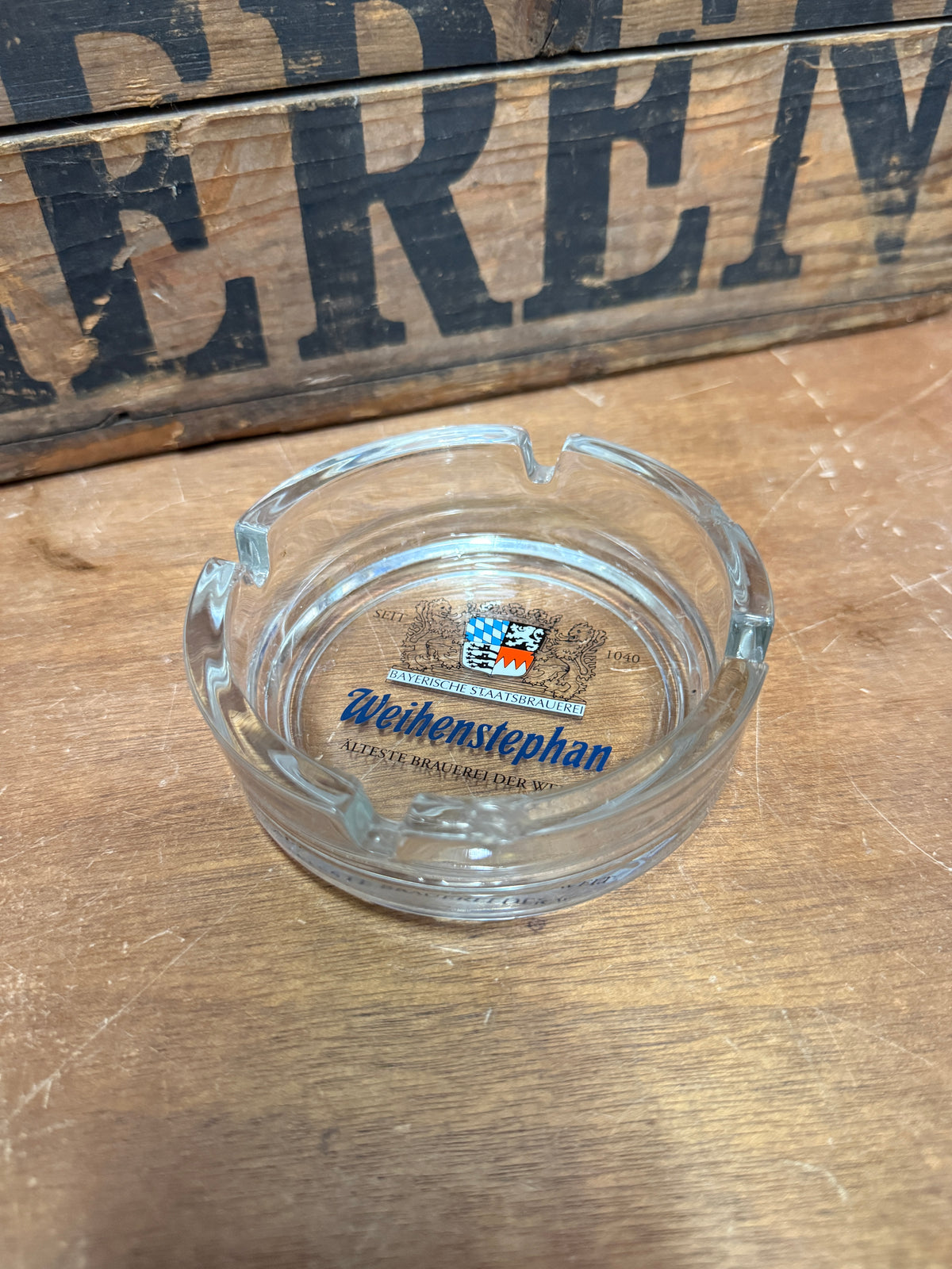 Vintage glazen reclame asbakken transparant en matglas