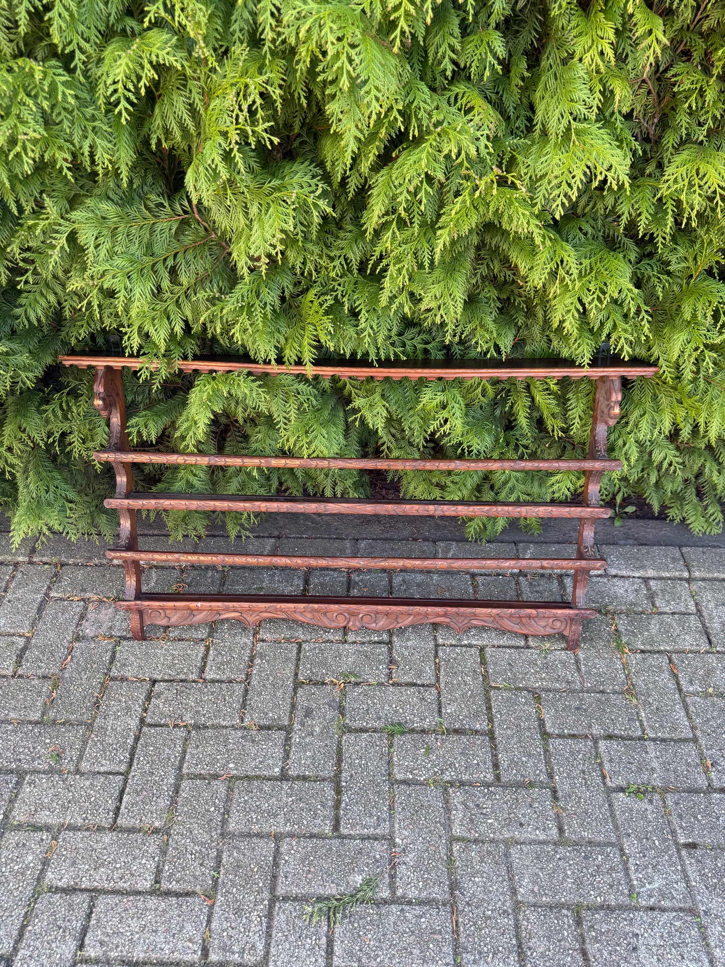 Antiek houten bordenrek