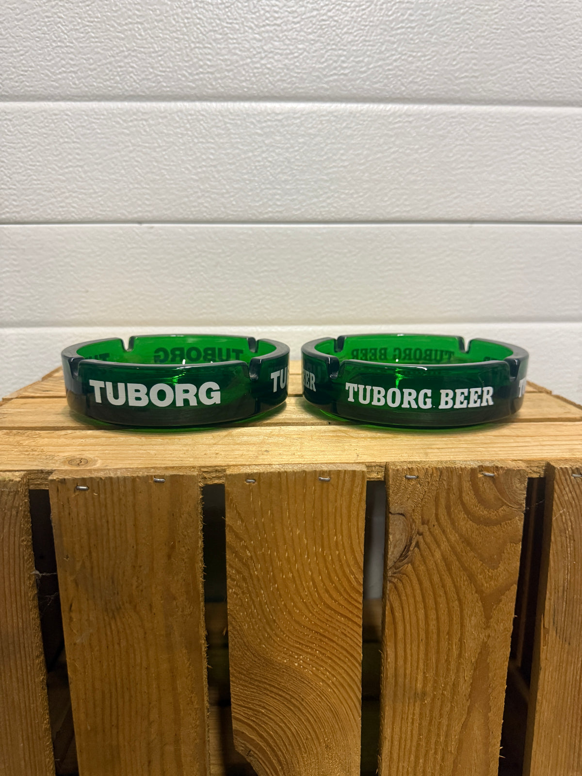 Tuborg reclameasbak van zwaar groen glas