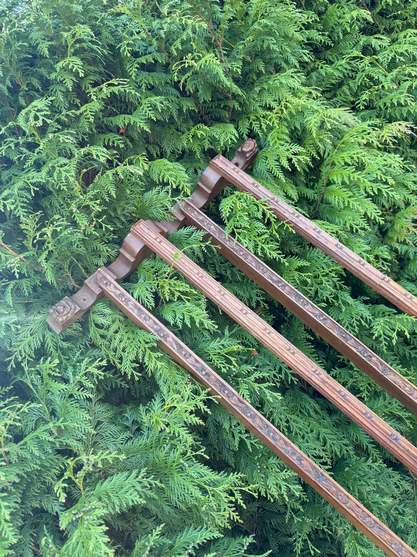 Antiek houten bordenrek groot