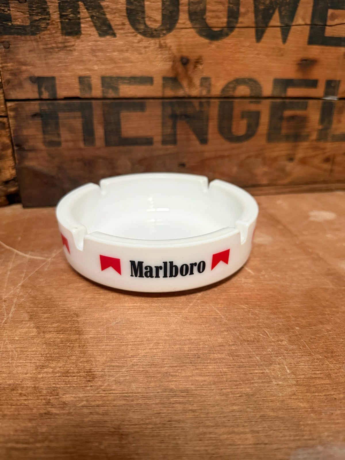 Vintage Marlboro reclameasbakken opaalglas en aardewerk