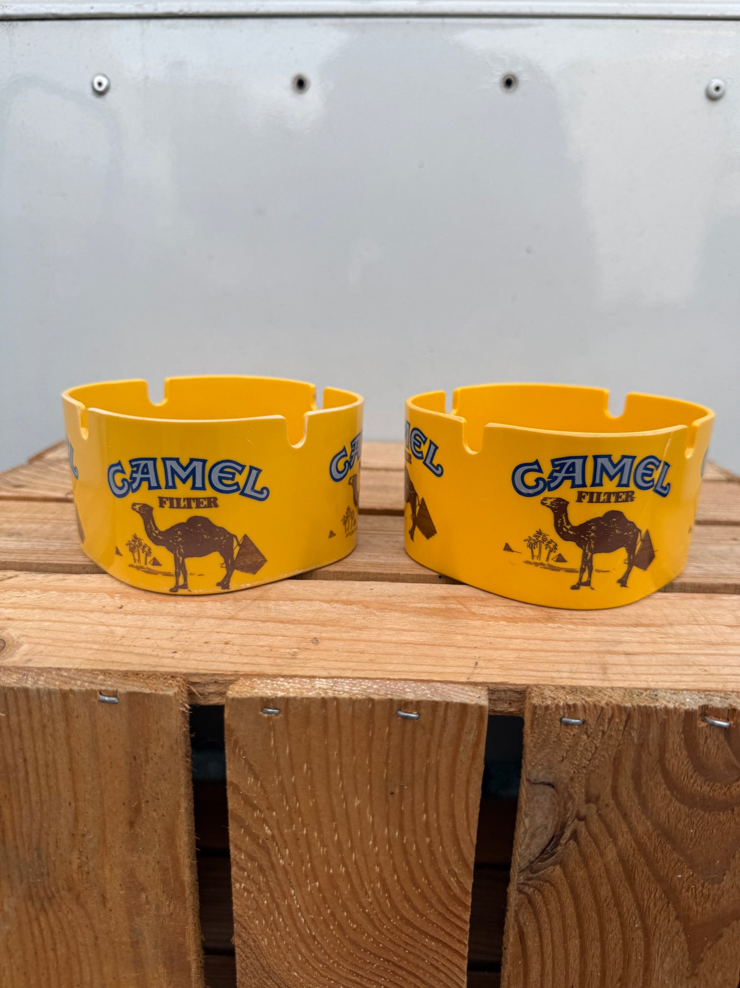 Camel kunststof reclame asbak geel