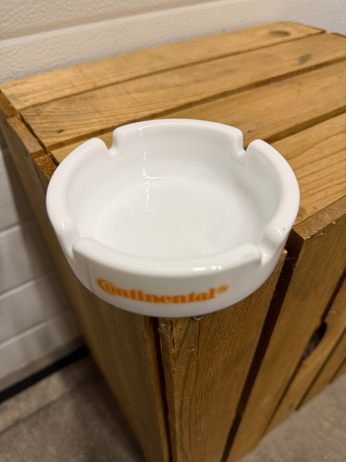 Continental witte opaalglazen reclameasbak