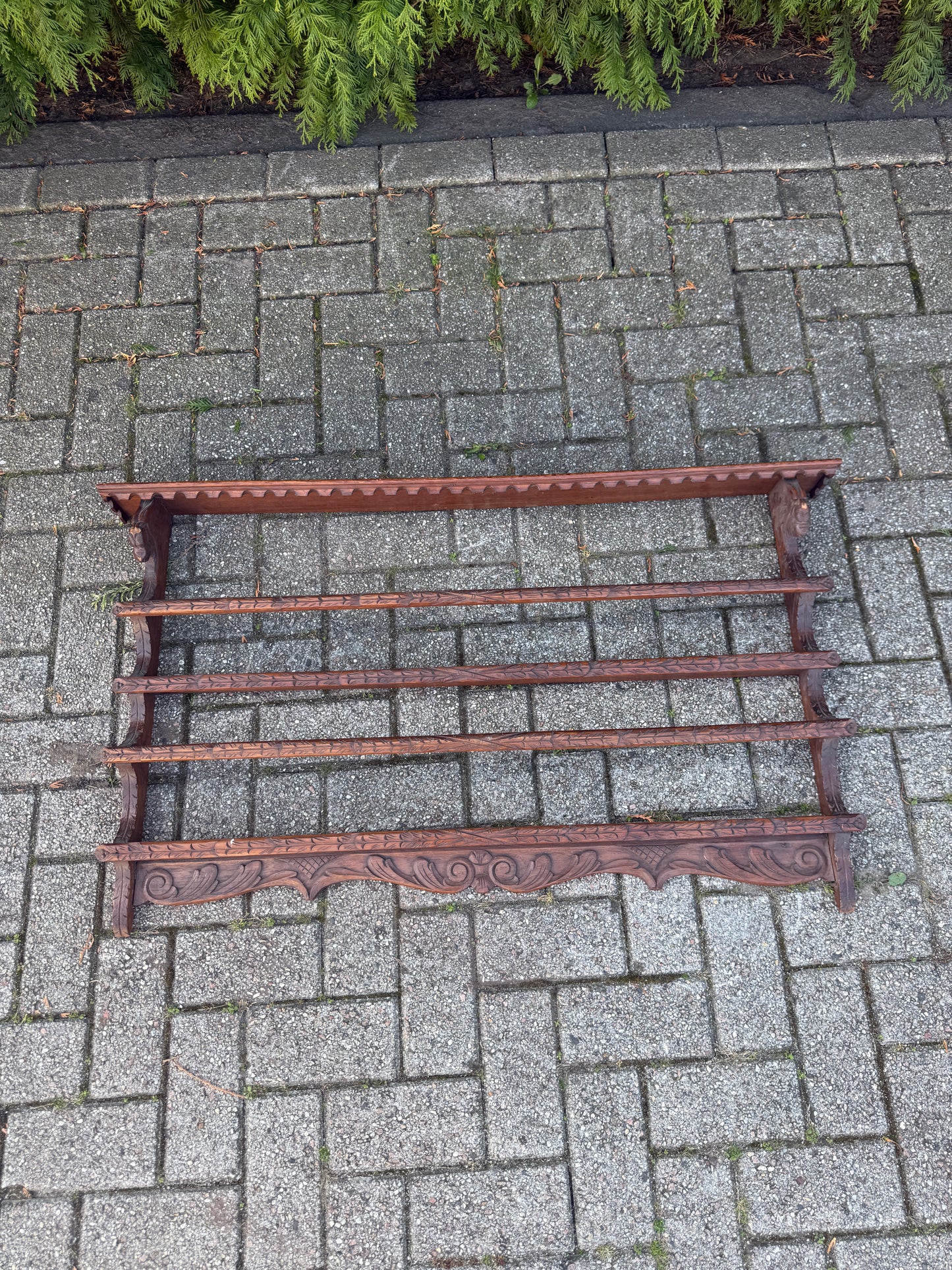 Antiek houten bordenrek