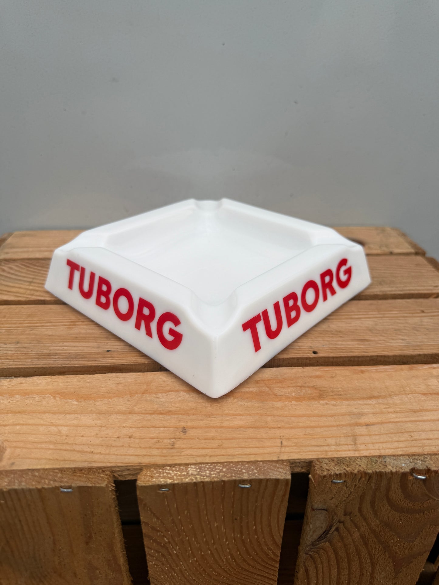 Tuborg reclame asbak vierkant opaalglas