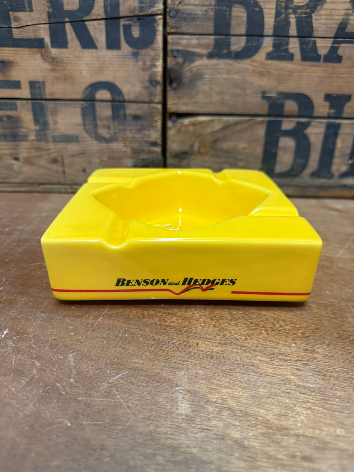 Benson & Hedges zwart gele reclameasbak