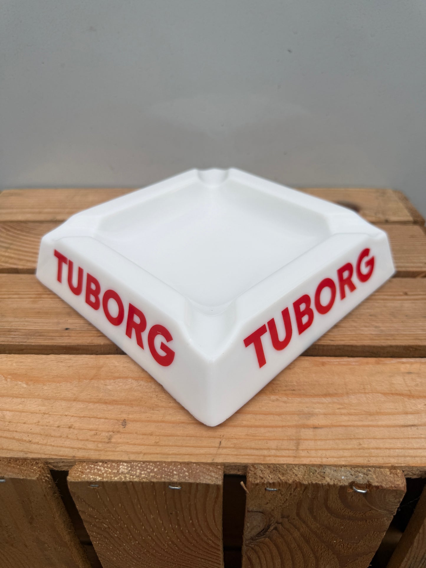 Tuborg reclame asbak vierkant opaalglas