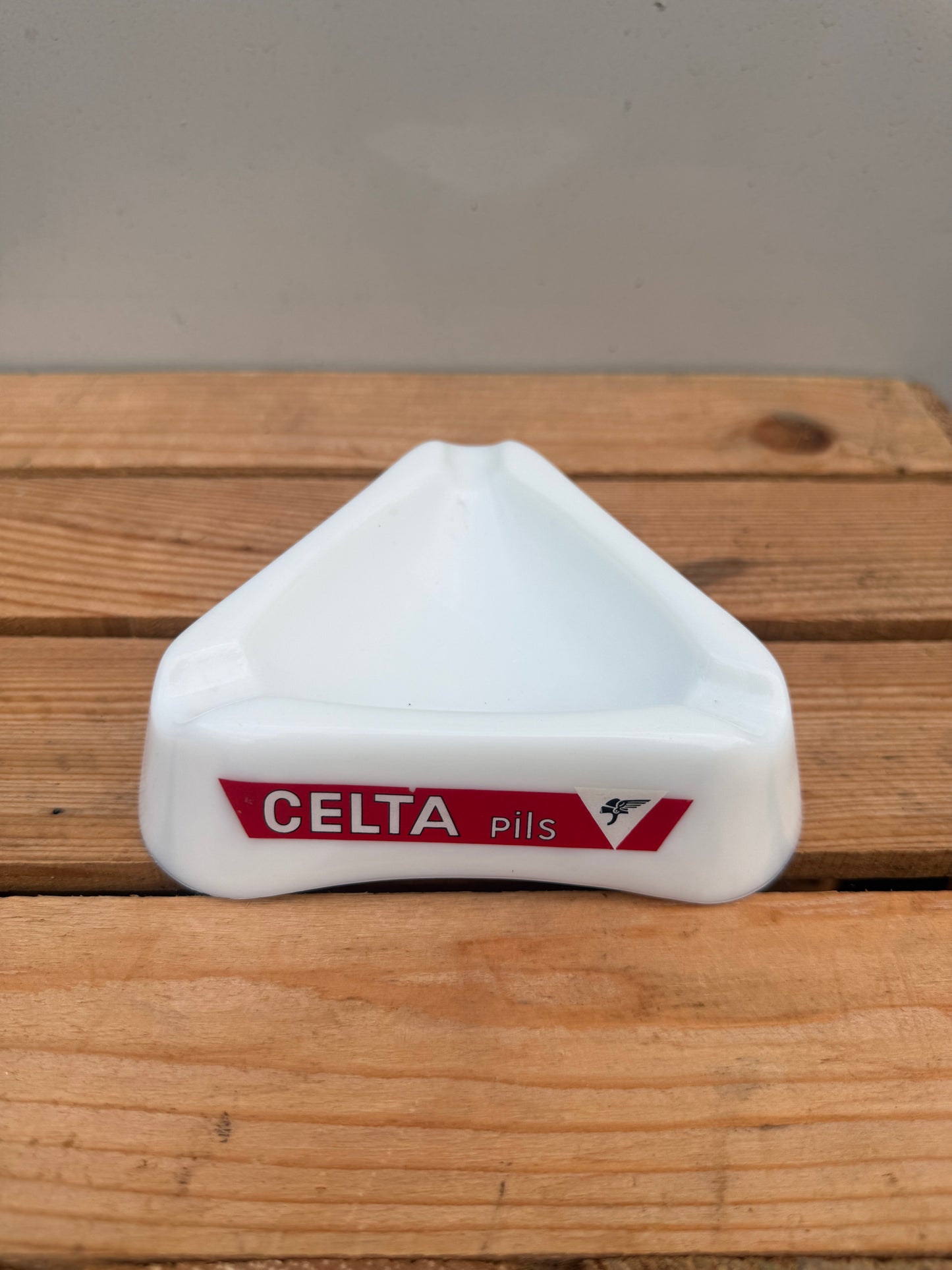 Celta Pils Stolz reclame asbak driehoek