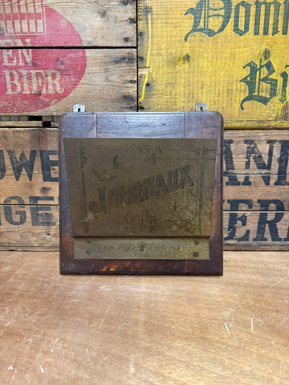 Vintage Journaux houten dagbladhouder