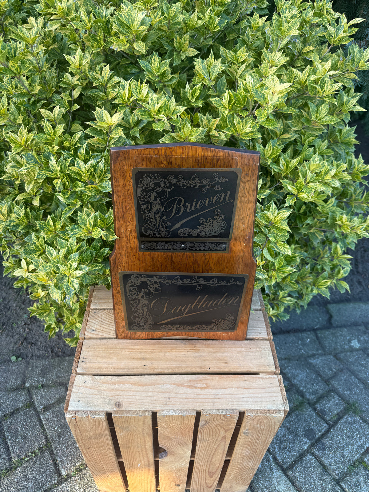 Vintage brieven en dagbladen wandhouder