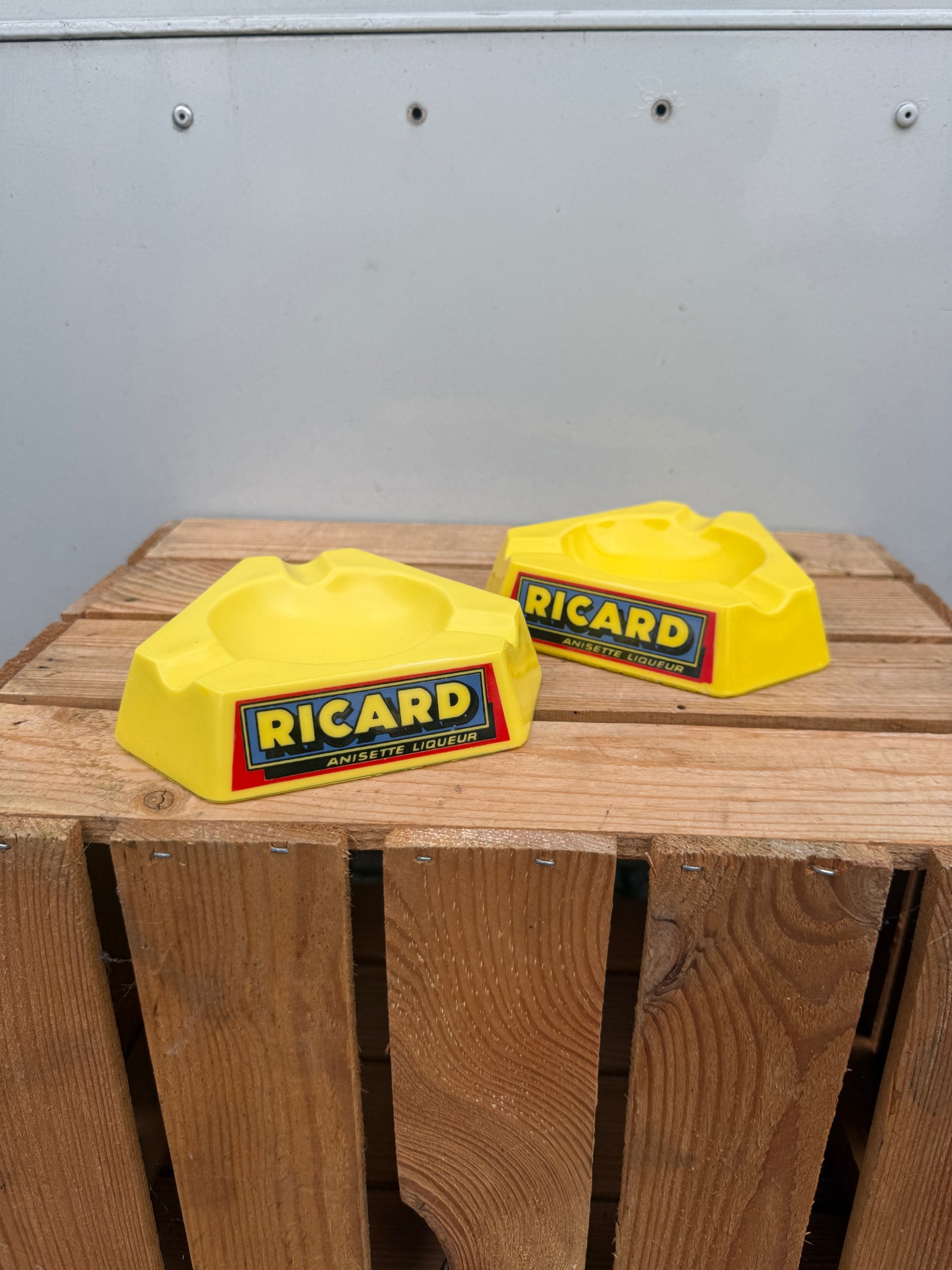 Ricard reclame asbak geel Opalex driehoek