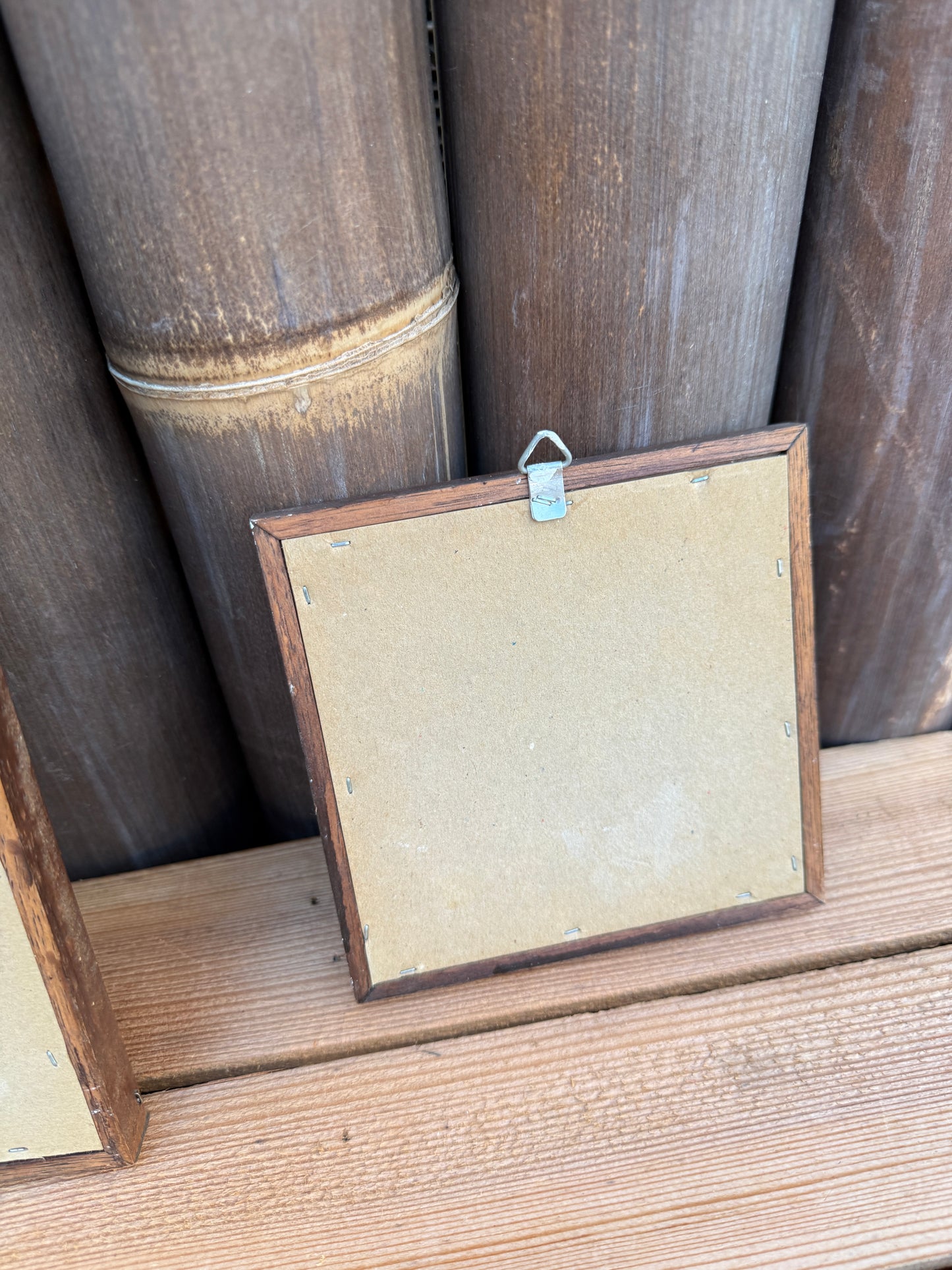 Set 2 vintage Pierrot wandtegels in houten lijst
