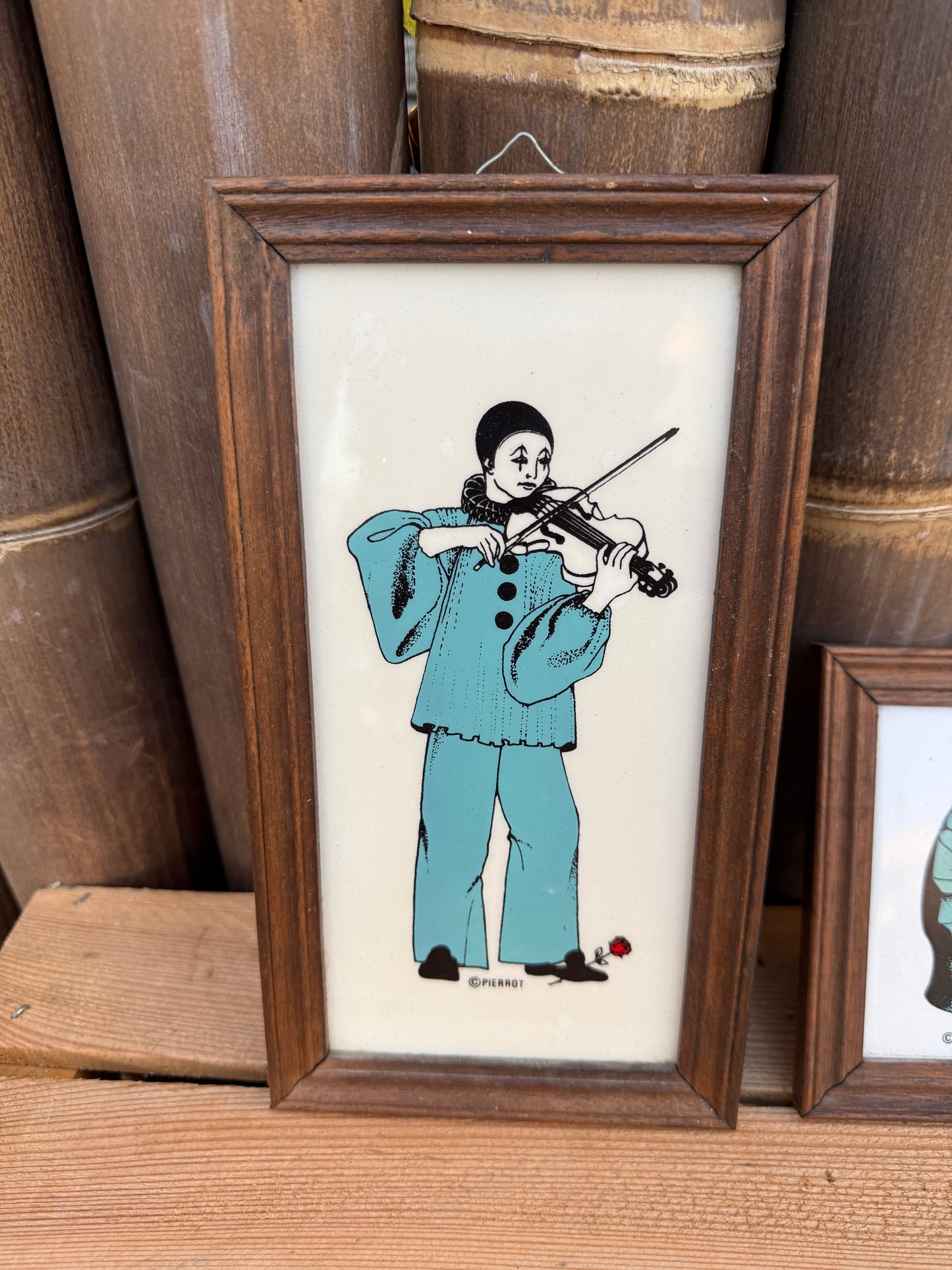 Set 2 vintage Pierrot wandtegels in houten lijst