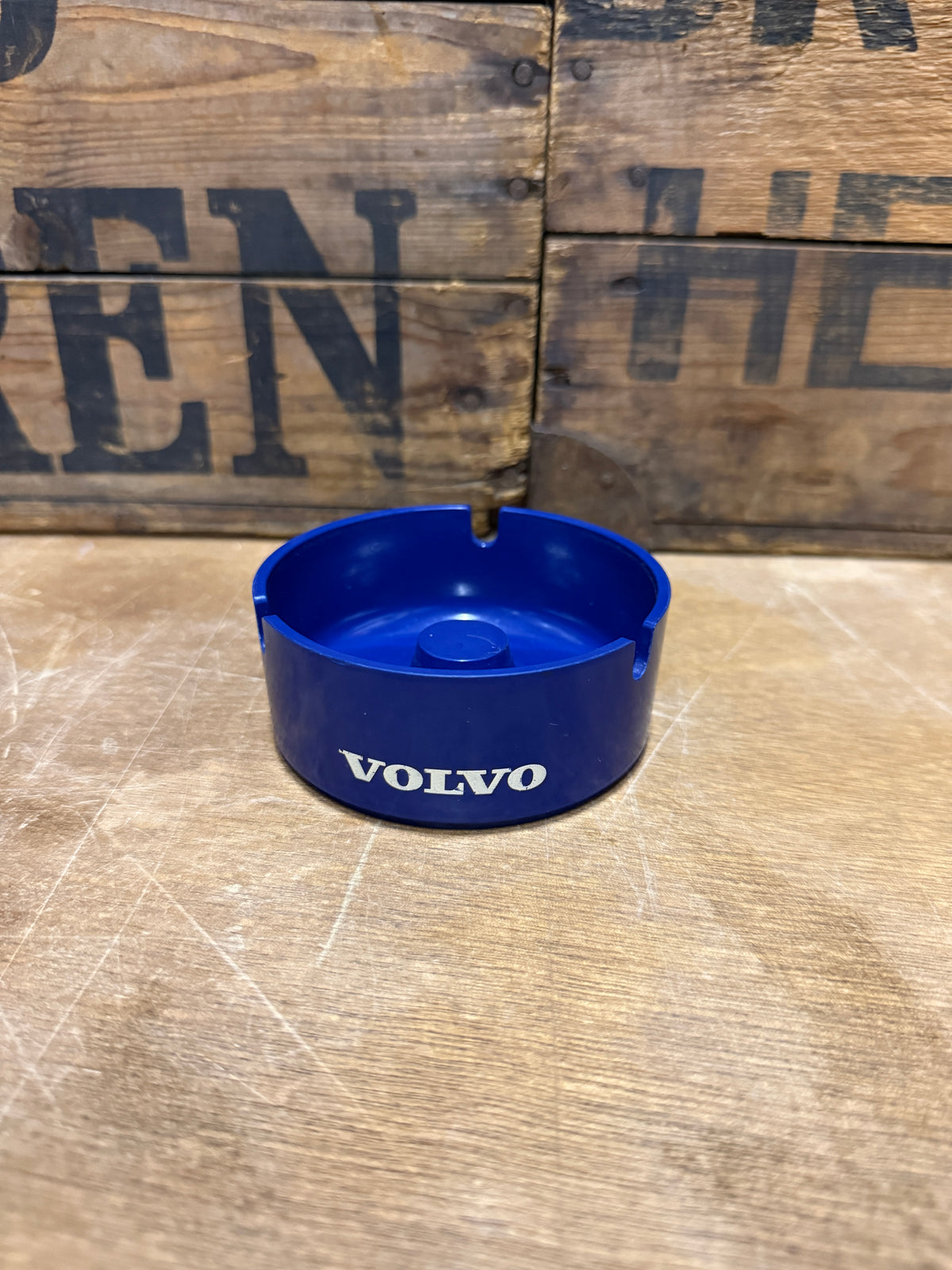 Vintage Volvo kunststof reclameasbak blauw