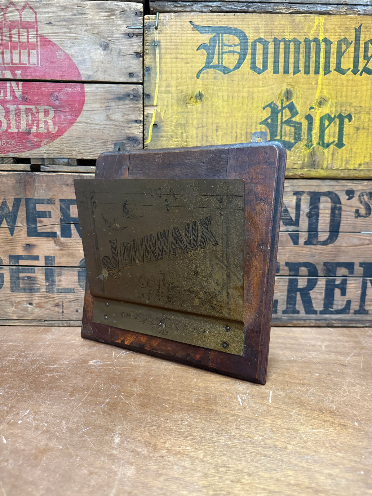 Vintage Journaux houten dagbladhouder