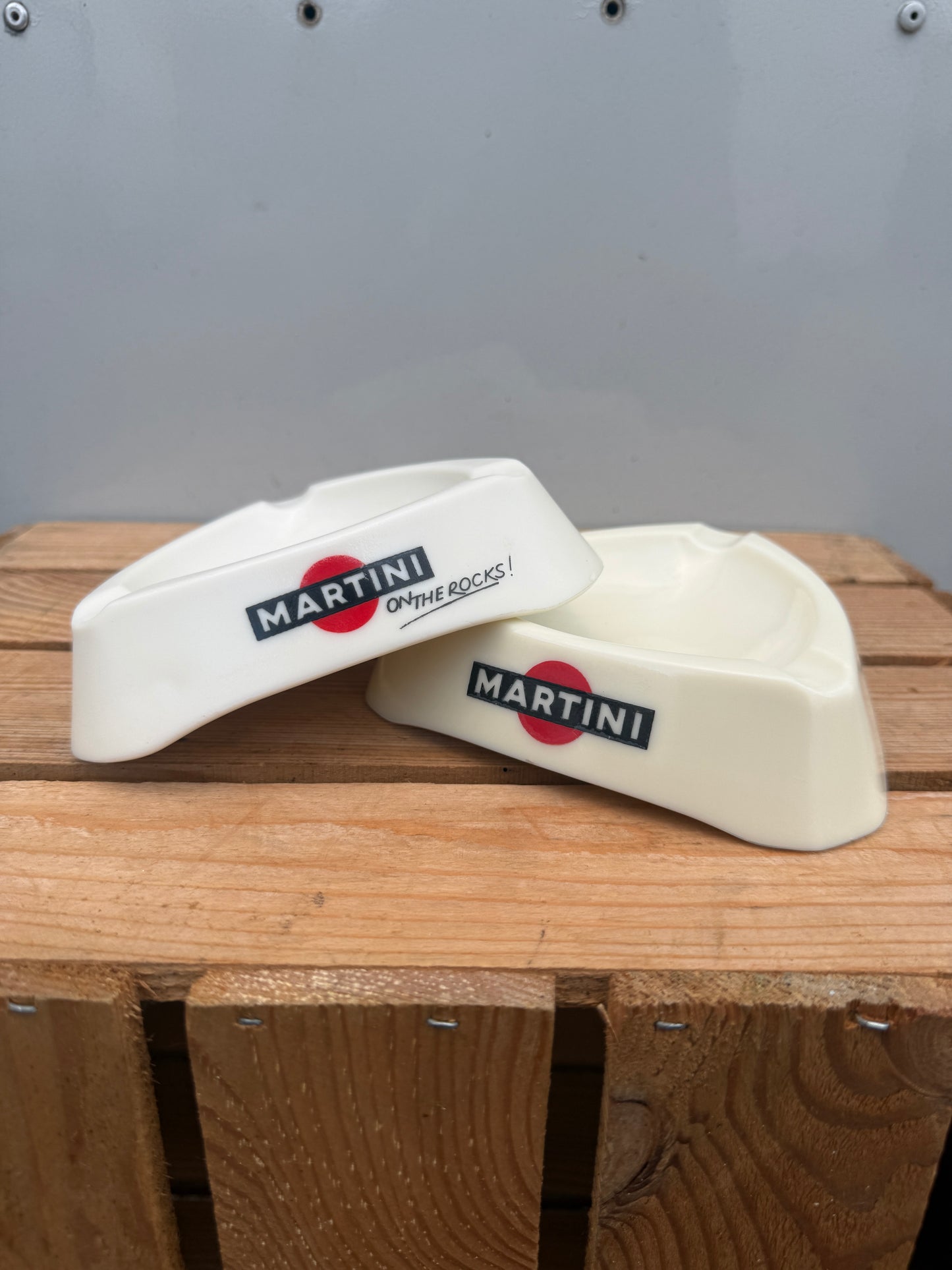 Martini opaalglas reclame asbak driehoek