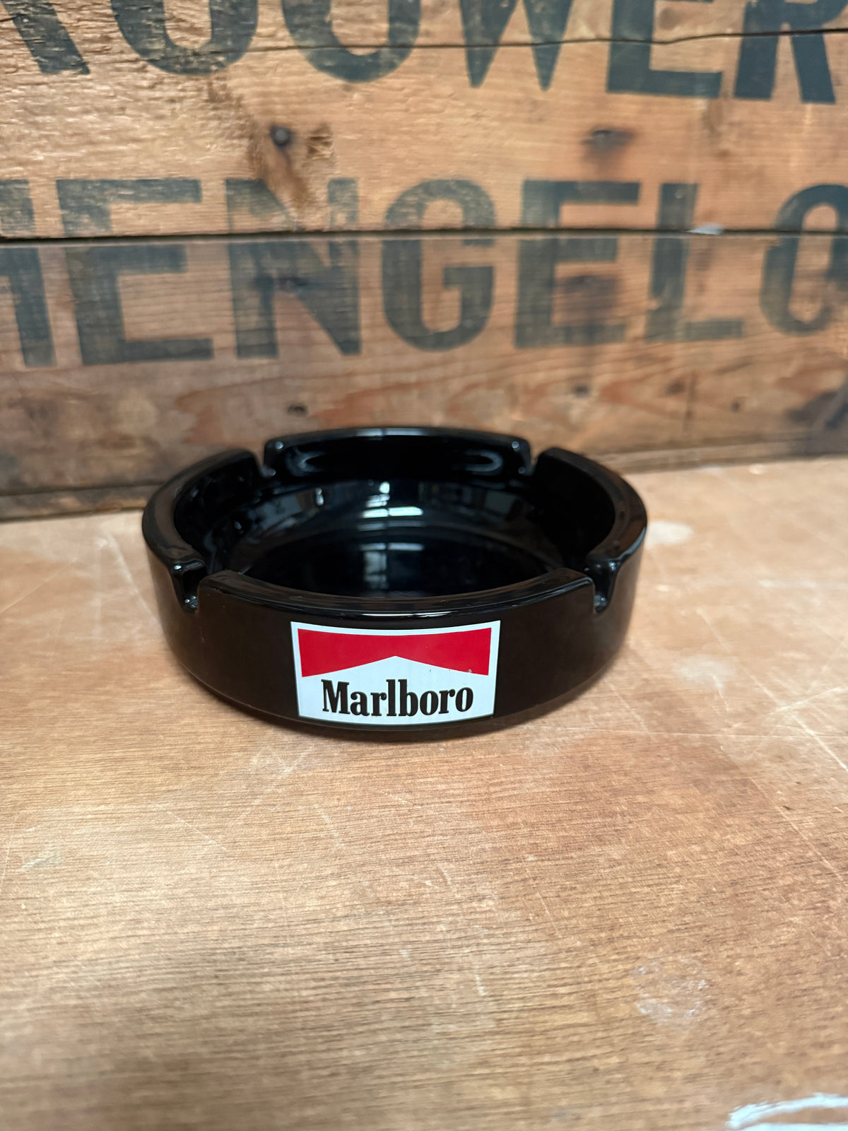 Vintage Marlboro reclameasbakken opaalglas en aardewerk
