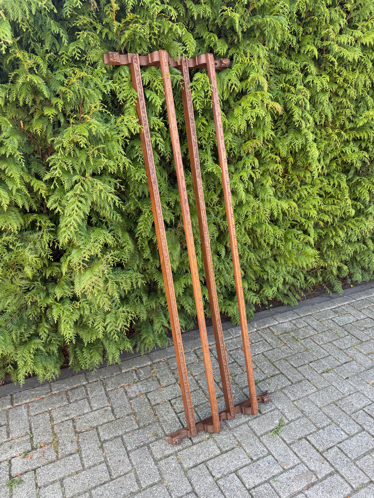 Antiek houten bordenrek groot