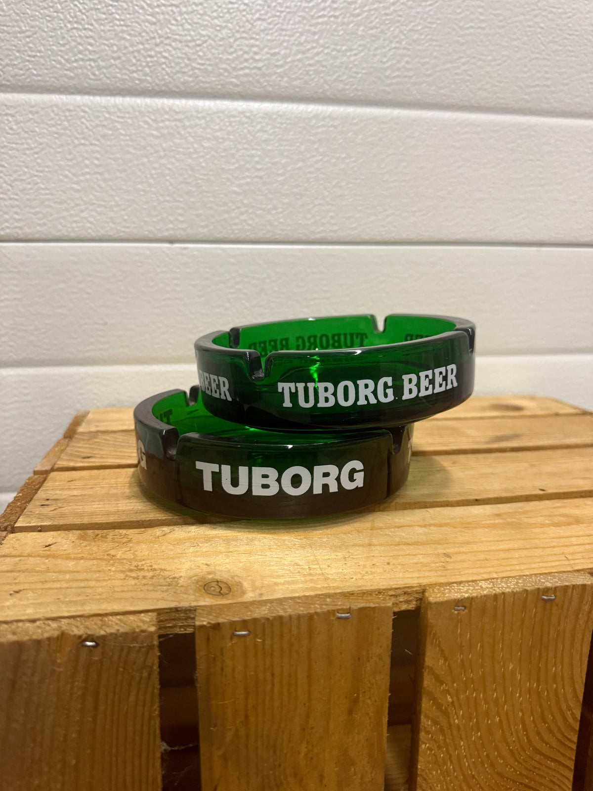 Tuborg reclameasbak van zwaar groen glas