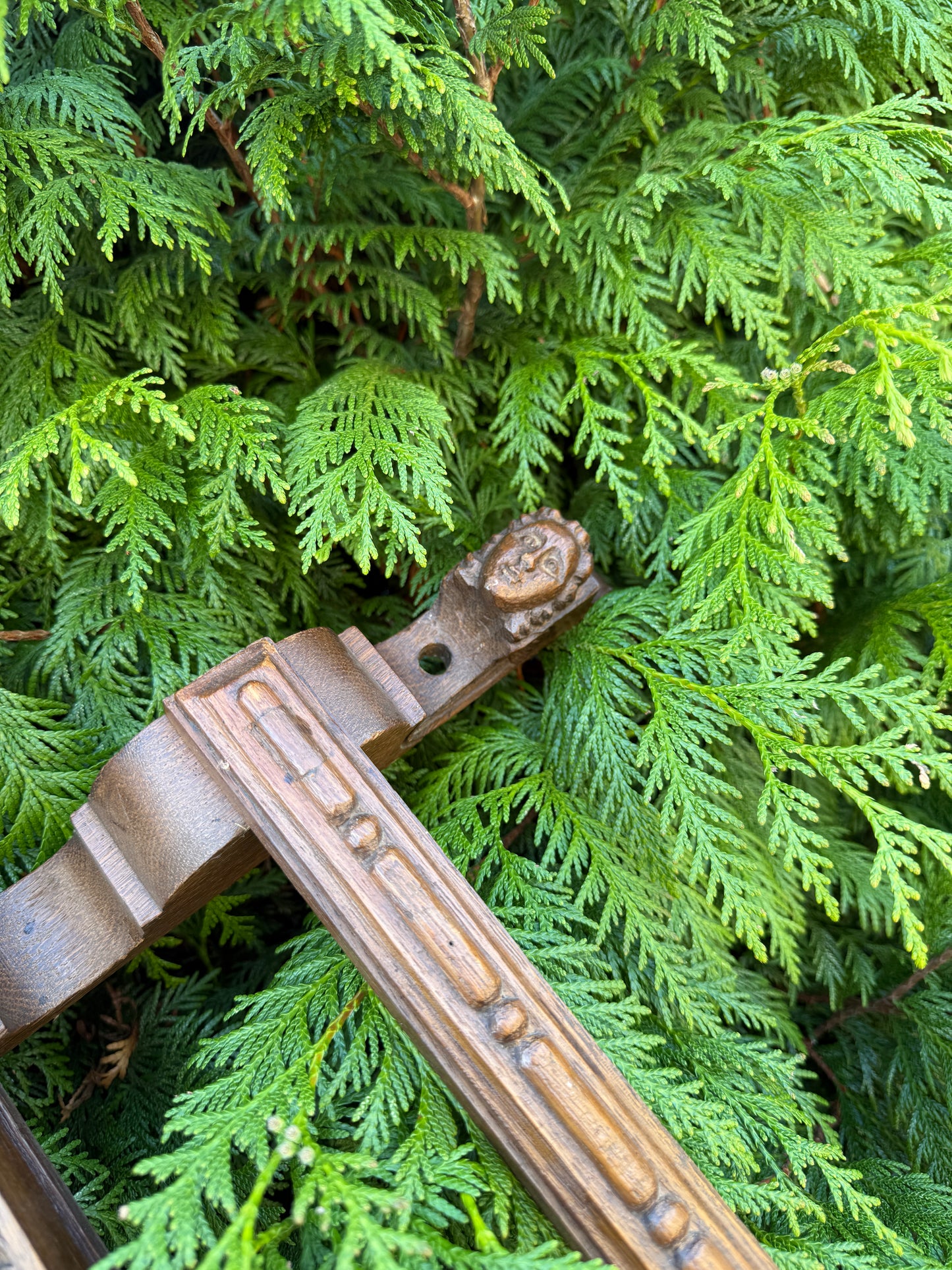 Antiek houten bordenrek groot