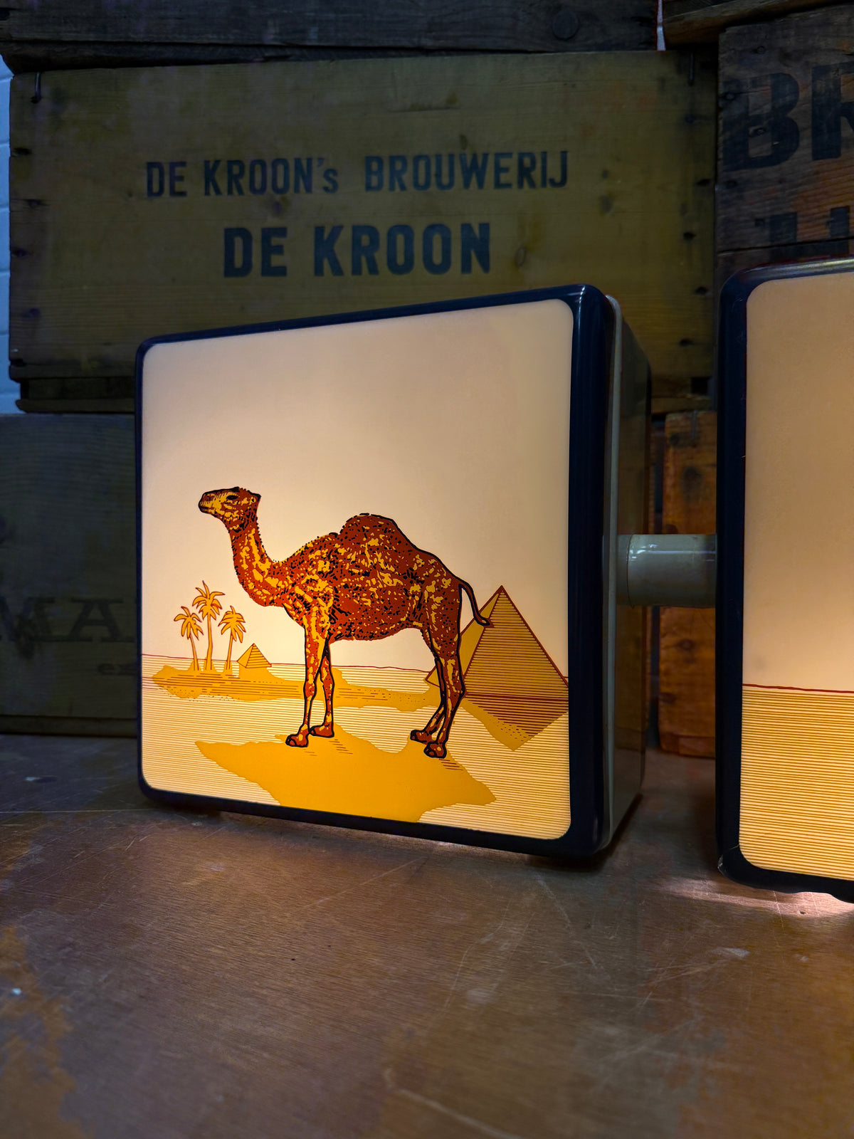 Camel bar lichtbak beige met piramides