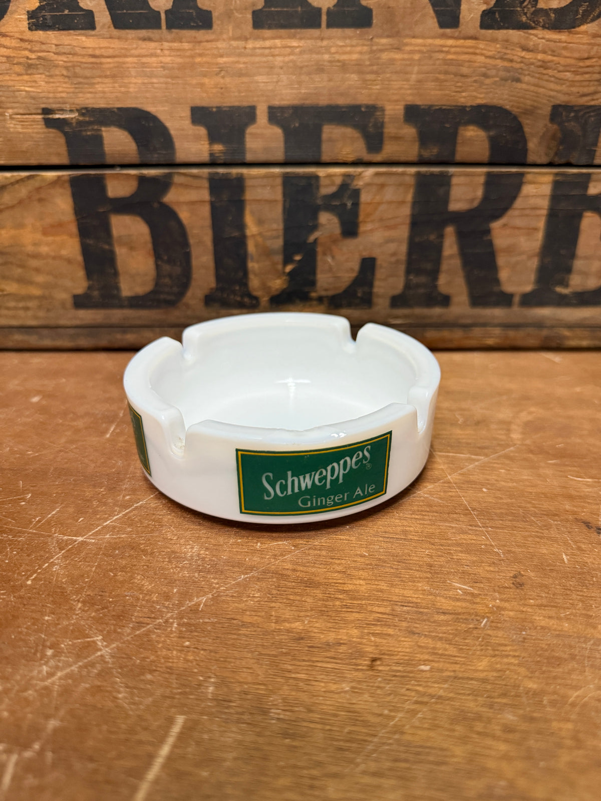 Vintage witte opaalglas reclame asbakken