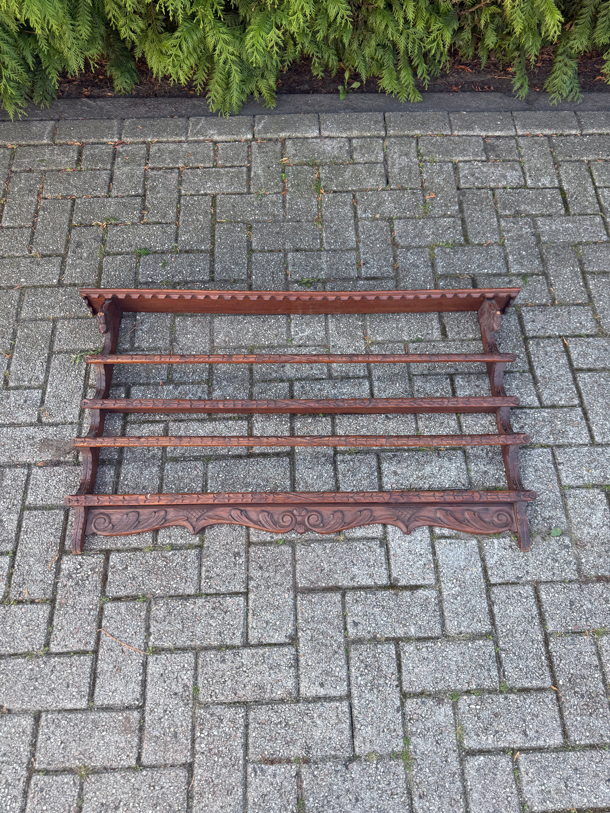Antiek houten bordenrek